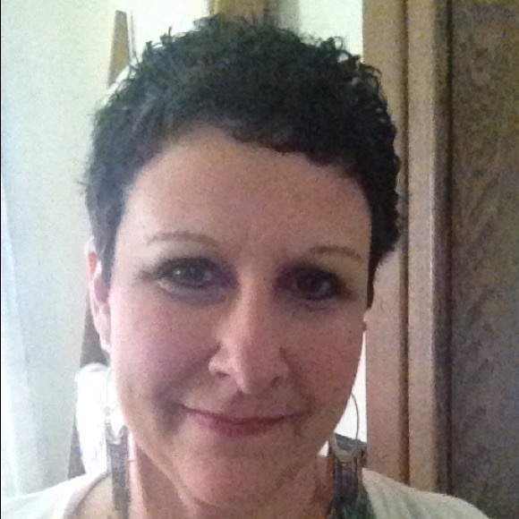 Meet your Posher, Kimberly - Picture 2 of 2